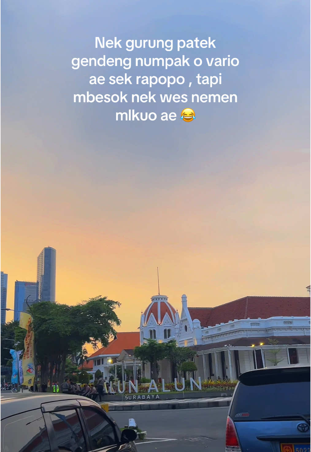 Tapi ojok karo udo 🤪🫵🏻 #surabaya #surabayatiktok #surabayahitz #surabayaterkini #surabayaaesthetic #aesthetic #cinematic #cinematicvideo #aestheticvideos #alunalunsurabaya #masukberanda #foryou #fyp 