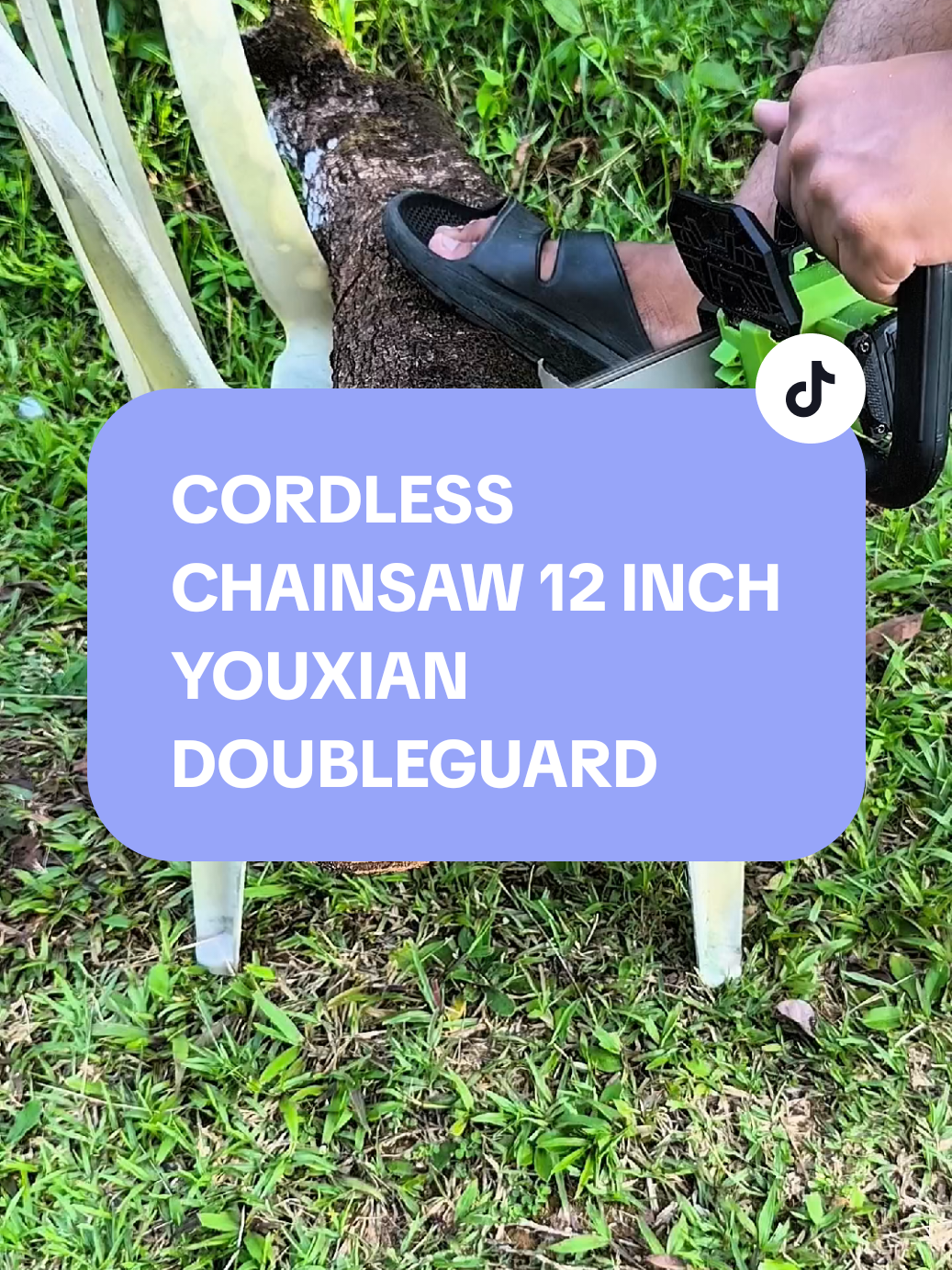 DoubleGuard Chainsaw 12in YOUXIAN. Cordless gais. Grab dalam bag kuning #chainsaw #cordlesschainsaw #cordlesschainsawberkualiti #youxianchainsaw #berbaloigaiss❤❤❤ #berbaloi #bismillahfyp #teamwork 