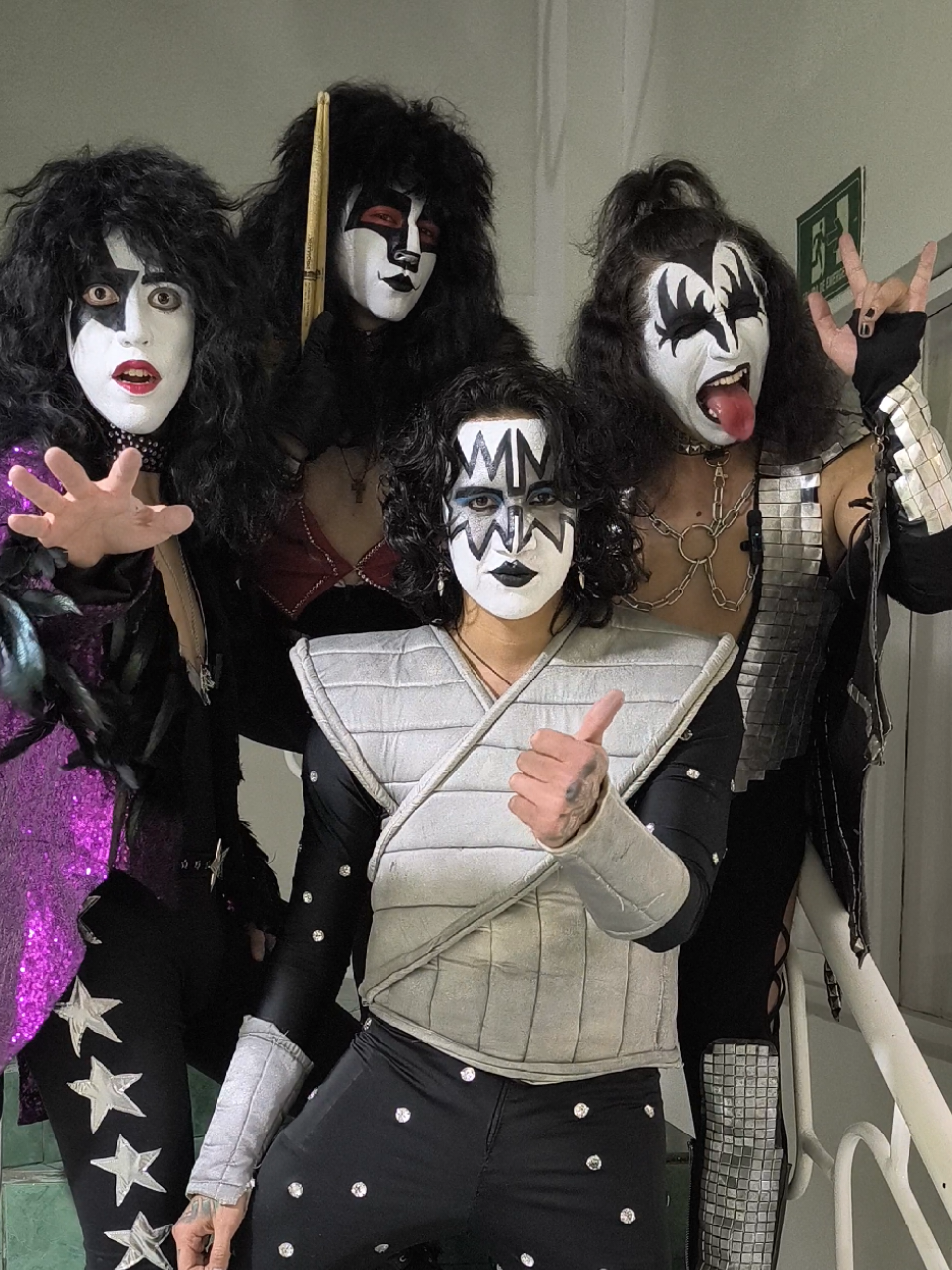 mañana Sur de Quito!!! @Centro Comercial Atahualpa #yomellamo #kiss #kisstribute #tributoakiss #kissecuador #yomellamokiss #rocknkiss #rocknkissecuador 