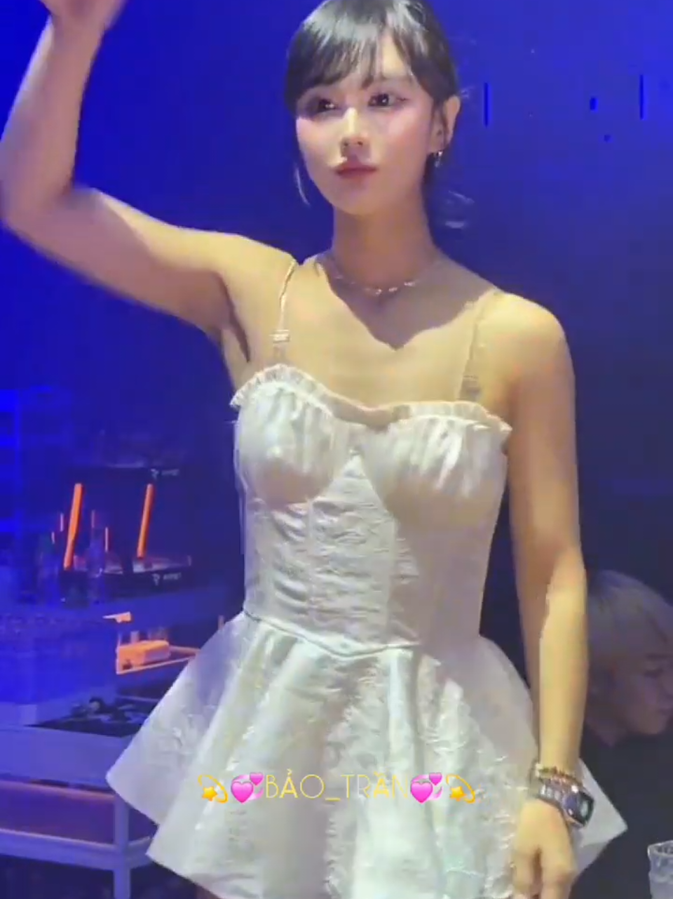 Ngày xưa kia vì sao người đi bỏ anh?😭... #viral #trending #music #dance #remix #xuhuong #gaixinh #nhachaymoingay #baotran_820 