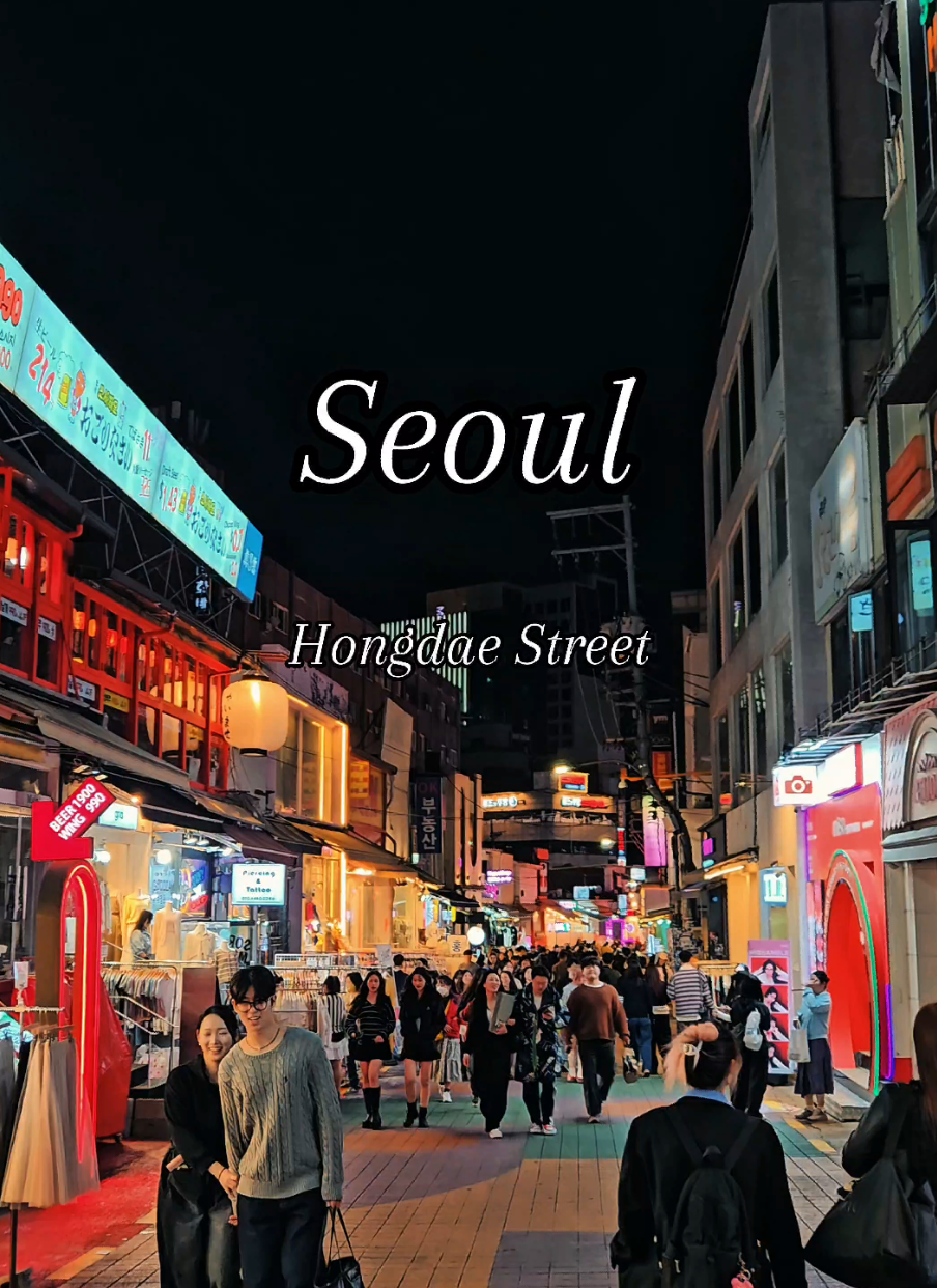 Seoul Nightlife in Hongdae Street 🕺🏻💃🏻🇰🇷 #korea #seoul #hongdae #hongik #hongikuniversity #nightlife #seoulnightlife #koreaview_4u #한국 #서울 #홍대