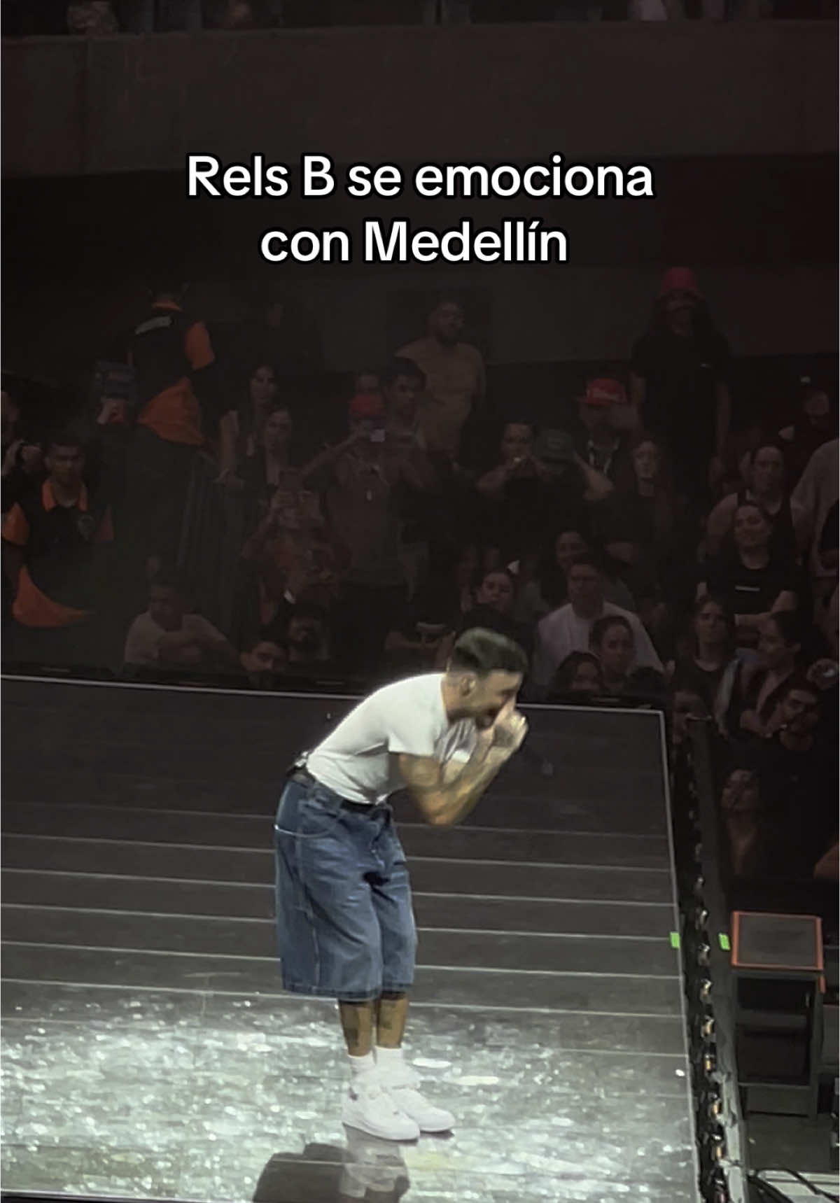 Medellín hace emocionar a Rels B con un grito tremendo en la Macarena, difícil de superar! #relsb #relsbfan #relsbedit #medellin #concierto 