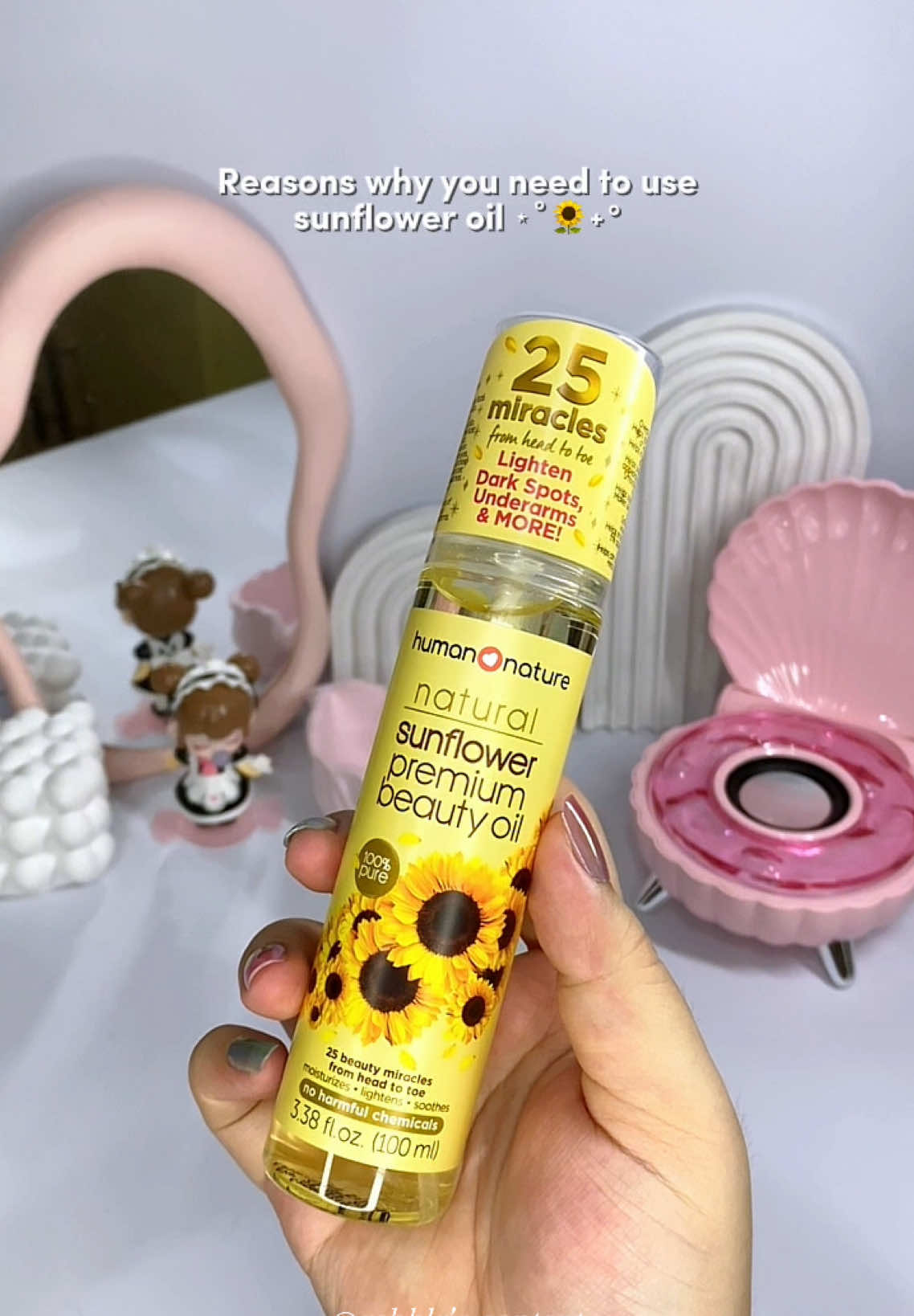 Sunflower oil has so many benefits not just for your skin, but for your hair and scalp as well 🌻✨  @humannatureph #fyp #foryou #foryoupage #humannature #humannatureph #humannaturesunfloweroil #sunflower #sunfloweroil #sunfloweroilbenefits 