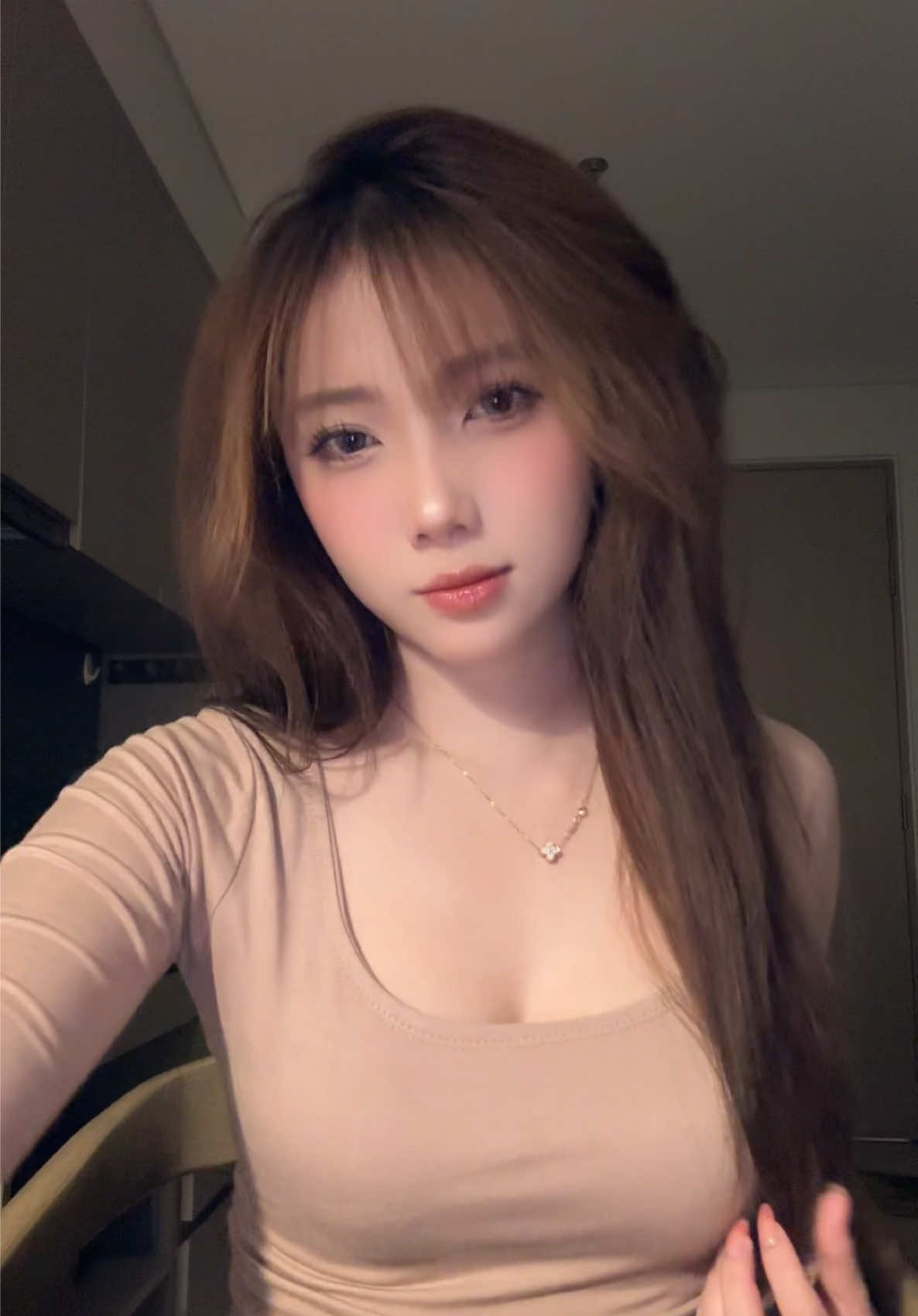 anh đang vui bên ai