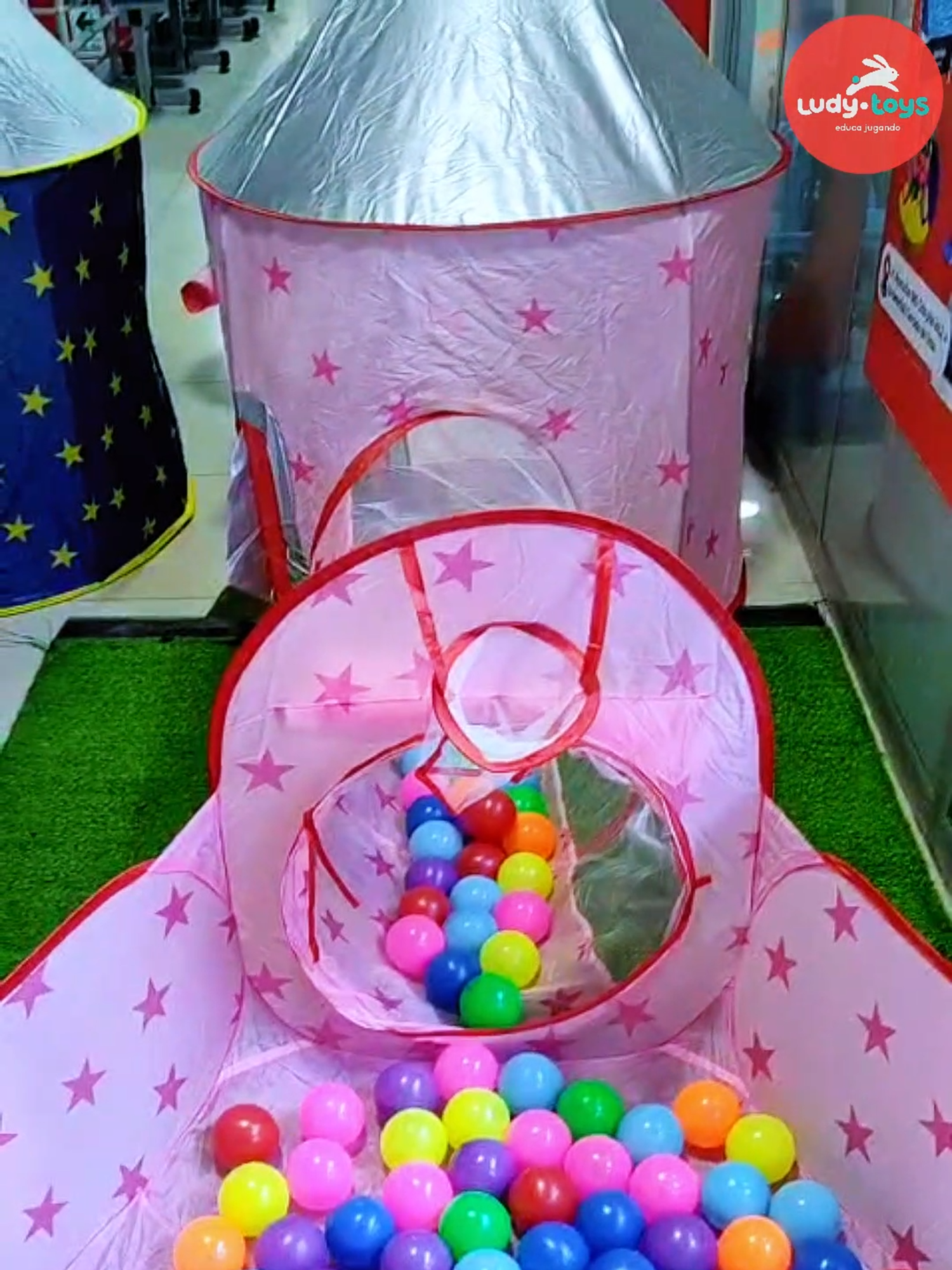 ¡Diversión mágica para tu peque en casa⭐! Te presentamos nuestra carpa circuito 3 en 1, es fácil de armar como también es fácil de guardar y trasladar, ya que no ocupa mucho espacio. Cuenta con una tiendecita encantadora, un túnel de aventuras y una piscina para pelotitas en la cual podrás colocar en diferentes colores para que se pueda divertir aún más. También contamos el circuito en color azul. Haz feliz a tu peque y compra el circuito ¡Ahora! ¡Más información aquí!👇 📲964 231 268 📍Visítanos en: Jr. Ayacucho 845(2do piso int.2) Centro de Lima . . . #circuito3en1 #circuito #juegosdidacticos #didacticos #kids #desarrolloinfantil #juguetes #juegosdeestimulacion #mayoristadejuguetes #importadoradejuguetes