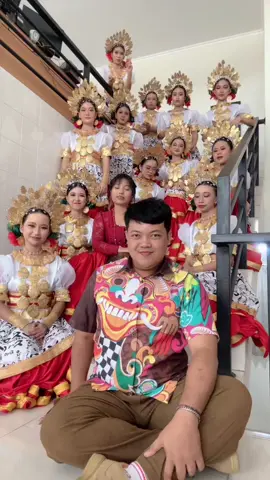 Nge stecu with last captain tari SMAKARA 2024 💃🏻 #fyp #fypage #fypchallenge #foryou #dance #danceviral #dancechallenge #stecu #stecuvelocity #stecustecu #makassar #smakara #tariindonesia #tari 