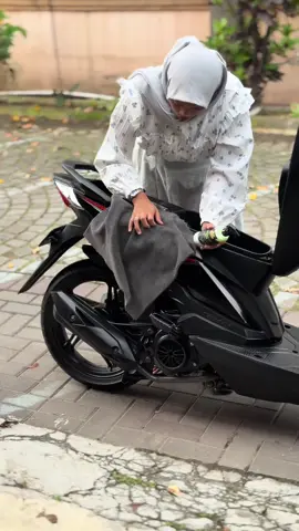 pengkilap motor kalian pake apa? #beatesp #beatespmodifikasi #kilappremium #pengkilapmotor #perawatanmotor #foryou #fyp 