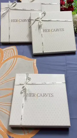 Herscarves box embos isi 3, langsung co di keranjang kuning di bawah bunda‼️🫶😍#jilbabtiktok #jilbabbox #jilbabembossmewah #hijabherscarvesbox 