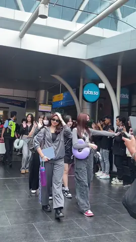 welcome samarinda #jkt48 #jkt48airportfashion 