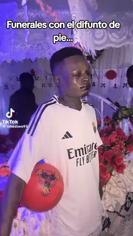 En distintos lugares se pide que los difuntos sean colocados en diferentes posiciones, incluso hay Funerales en donde los velan en sus motos, o sentados en mesas jugando dominó.  ¿Que opinas de esto?  #parati #funerales