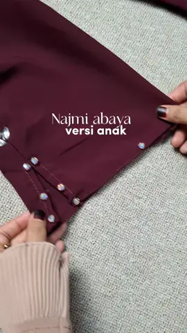 lucu banget najmi abaya versi anak 😍✨️  #outfitanak #abayaanak #ootdanakperempuan #abayagirls 