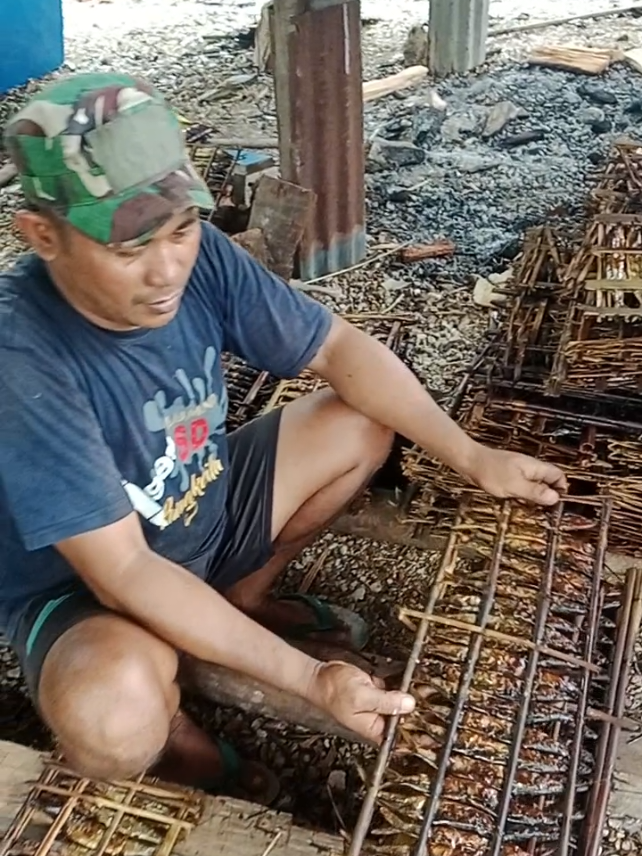 ikan roa asap siap di jual #ikanroa #nelayan #ikanroaasap #reels 