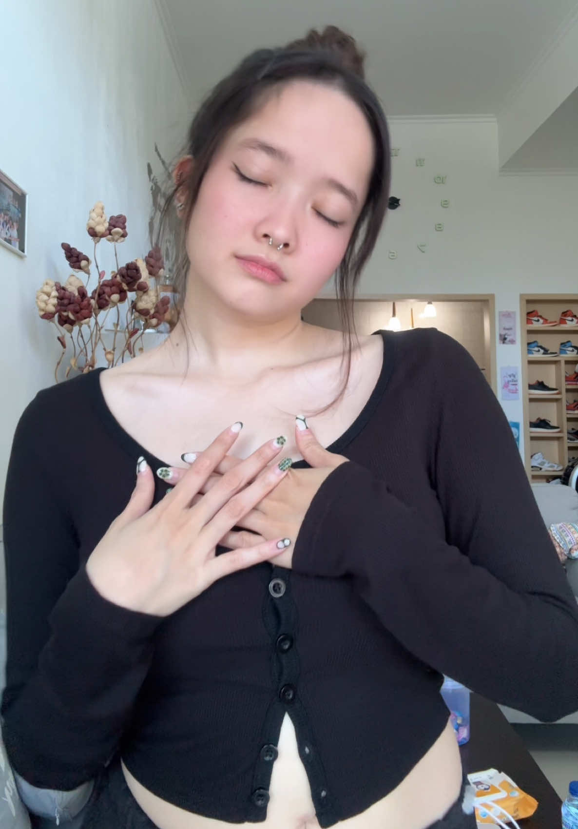 🤟🏻😚🫰🏻