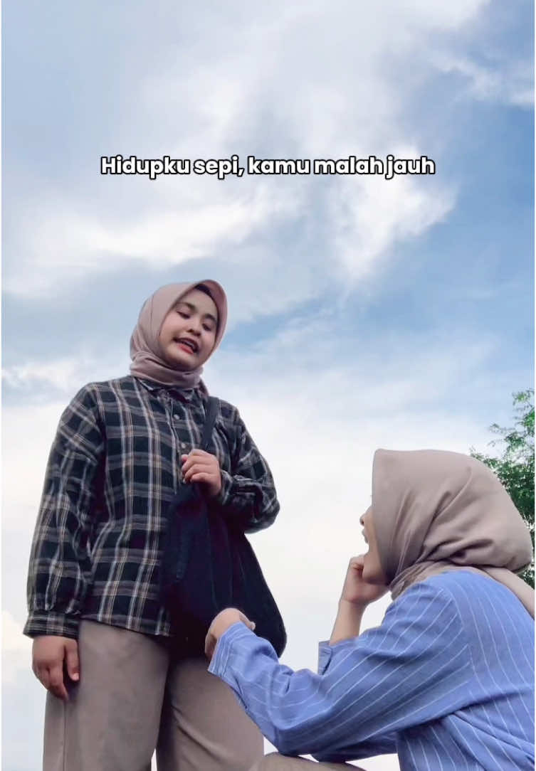 Kamu malah pergi 🥺   Tag dan share ke bestie kamu #bestie #sahabat #bestfriend #fyp 