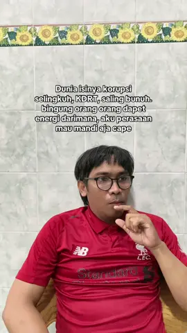 Dunia sekarang isinya: Korupsi ✅ Selingkuh ✅ KDRT ✅ Saling bunuh ✅ Gw? Mau mandi aja mikir 3x dulu, tenaga tinggal 2 bar #LelahMental #RealitaZamanSekarang #MauMandiAjaCape #OverthinkingDuluan #RecehTapiRelate #FYP #MendingTidurAja 🧠💔🚿🛏️😮‍💨🫠🔋💤