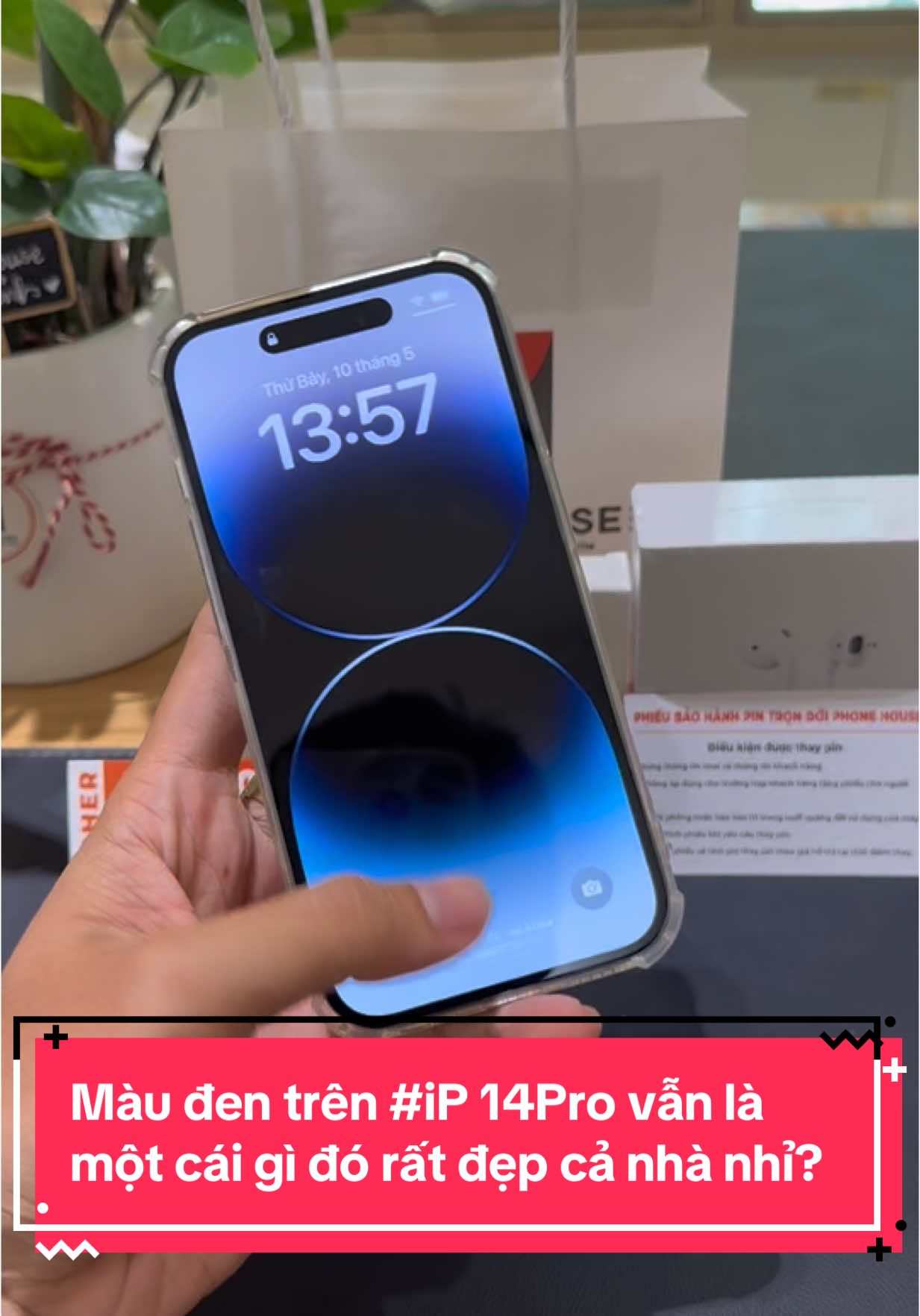 Màu đen trên #iPhone 14Pro vẫn là một cái gì đó rất đẹp cả nhà nhỉ ? #phonehouse #giatridinhcao #xuhuong #trending #tiktok #baohanhpintrondoi #huế #capcut #iphone14pro 