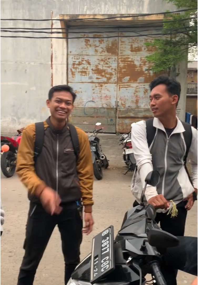 Semangat para pejuang burung besi besok push rank lagi ya wkwk. Btw jangan saldo sama ardi guys👁️ #fyp #groundhandling #staffbandara #lionair #pramugara #pramugari #airlines #aircrew #pramugara #groundstaff #foryou #flight #xybca 