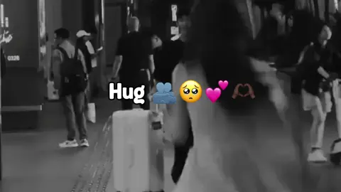 hug 🫂🤤😭💕#somaalitiktok #somaliland #ciyaalxamar #fyp #khaalidow🤴🏻🖤 