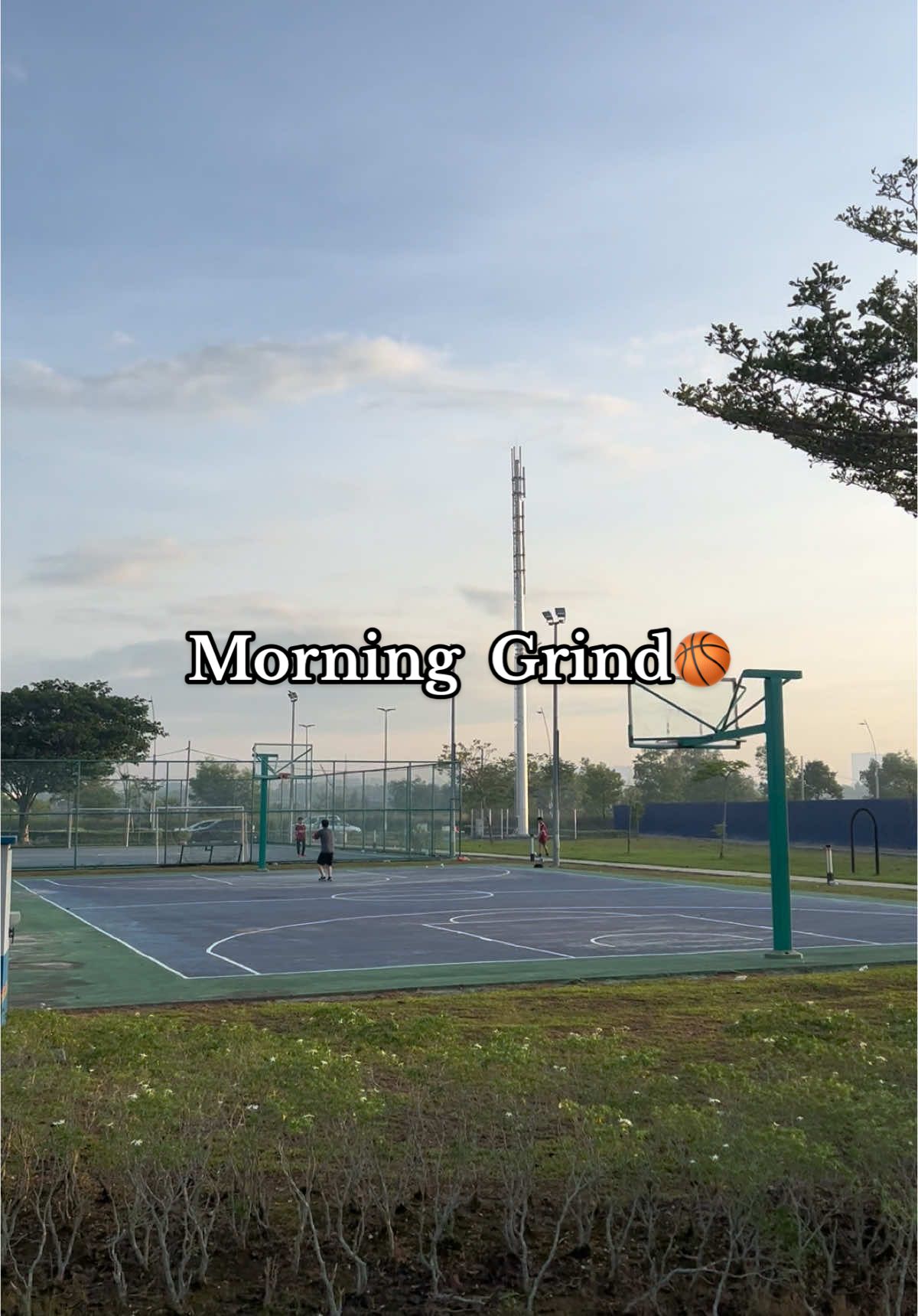 sunrise + empty court>>>>> #basketball🏀 #basketball #morningvibes #morning #Vlog #day #pov #fyp #fyppppppppppppppppppppppp #fypage #music 