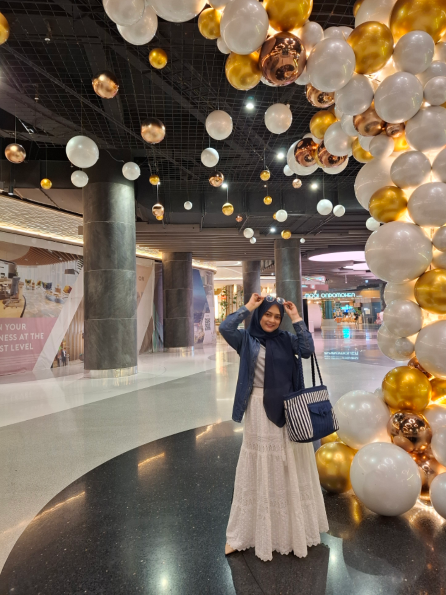 Ini sih keren ya... Tiap ke mall ciputraworld surabaya @ciputraworldsby  selain bisa belanja², makan eh bisa juga foto² cantik karena tempatnya sekeren itu lo 😍. sebenarnya masih banyak sih spot2 fot menarik lainnya sayang waktunya ndak cukup buat explor.