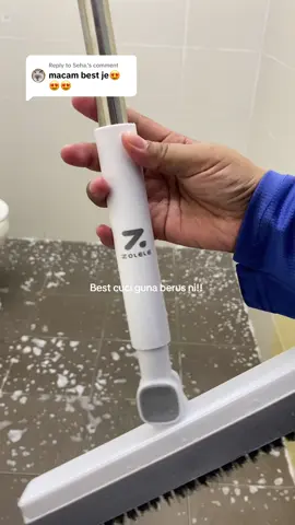 Replying to @Seha.  Iyer best sebab mudah nak cuci bilik air, dinding & tempat2 yg susah nak berus jadi senang! Tak menyesal beli berus macamni @Faradeluna   #berus2in1 #zolele #crevicebrush #toiletbrush #fyp #faradeluna 