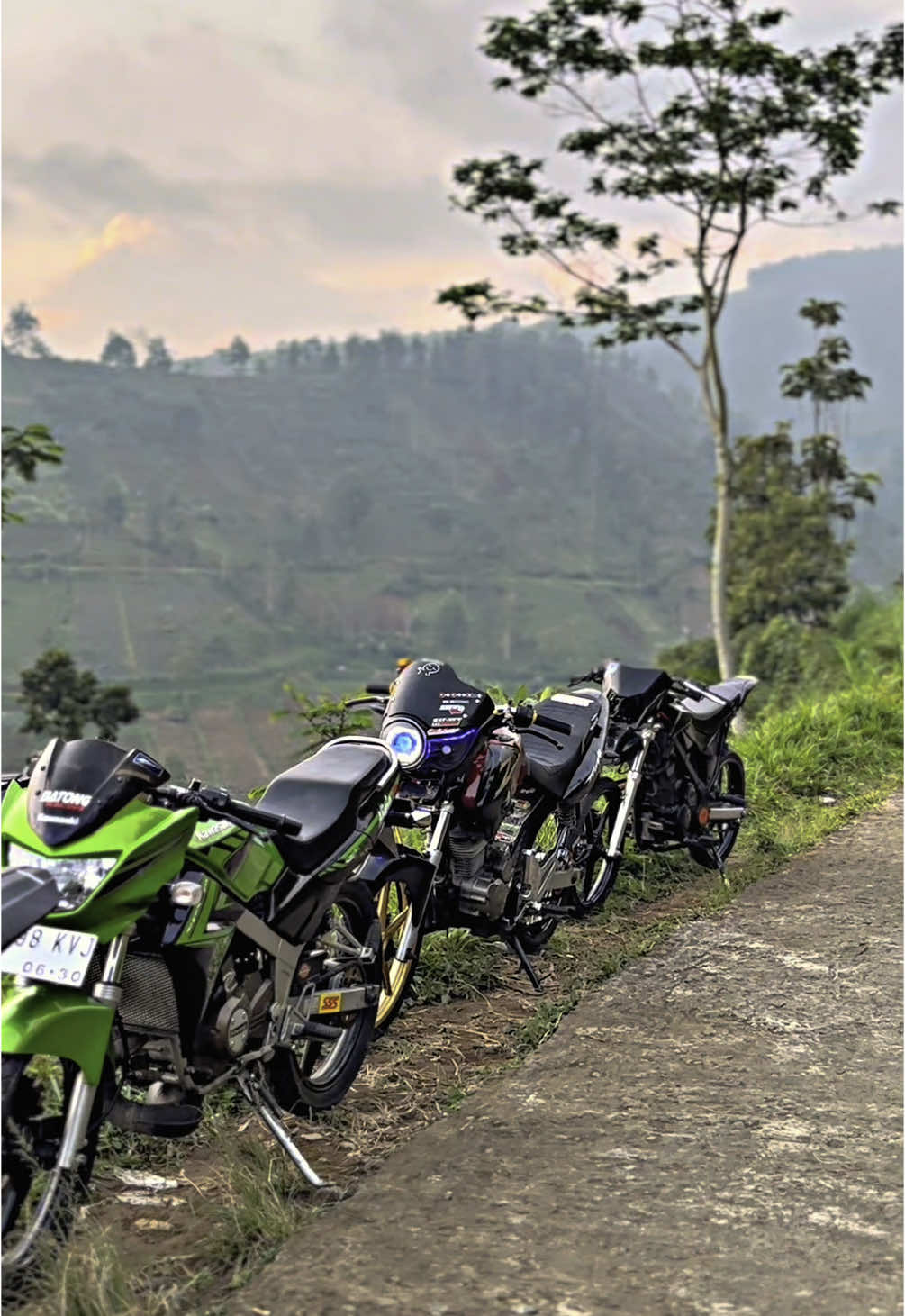 Vibes nyore,sambil menikmati pemandangan☺️  . . . #2stroke #tigerherex #surex  #fypage #wonogiri24jam 