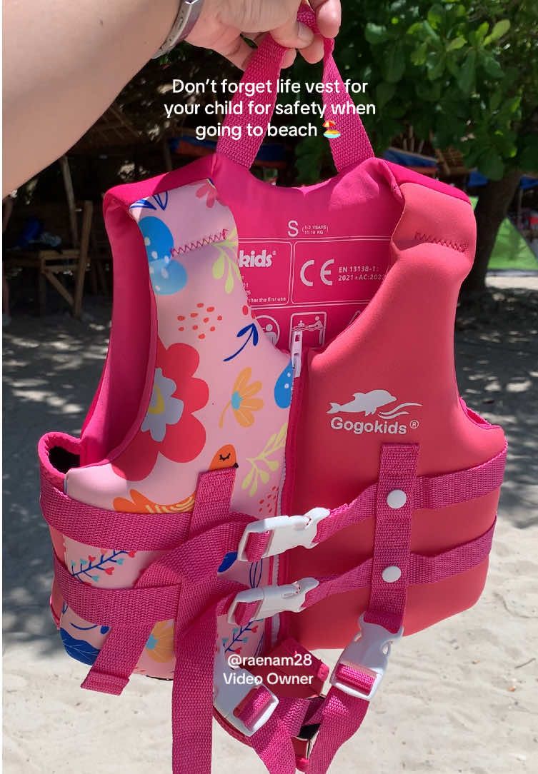 Safety first mga miii #lifevest #lifejacket #lifevestforkids #lifejacketforkids #swimmingessentials #summeressentials #Summer #beach #kids #kidsoftiktok #toddler #toddlersoftiktok 