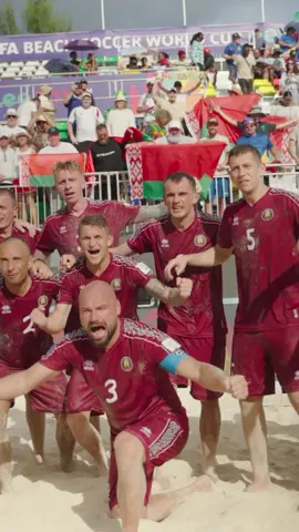 When you really want to be in the photo. 😂 #BeachSoccerWC 