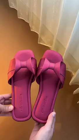 Sandal gemash warna burgundy♥️ #sandal #sandalwanita #sandalcantik #sandalviral #sandalelegan #sandalcantikmurah #sandalempuk #sandalflatwanita #sandalnyaman #sandalkekinian #sandalkeren 