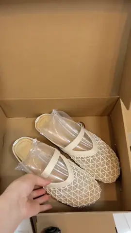 Mẫu mới #xuhuongtiktok #depnu #depxinh #xinhdepmoingay #trending #tiktokviral #capcut #lenview💞💞💞💯💯💯 #sandal #depnuthoitrang #lenview #xh #lenview #view #tiktokviral #sandal 