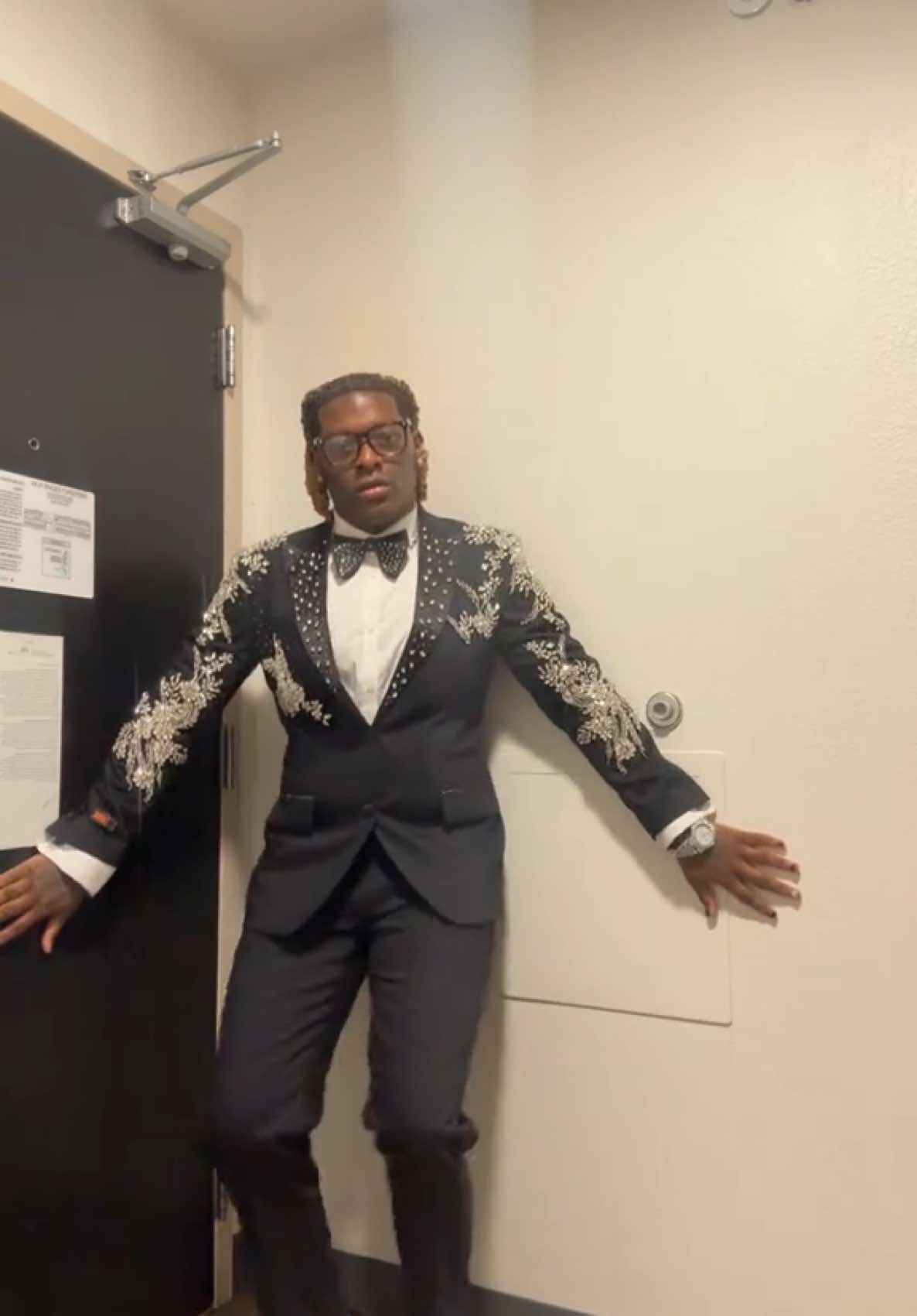 #promsuits #blackboypromsuits #prom25 #2025 #promsuitideas #promsuitinspo #skinnyboywithdreads #skinnyboywithsuiton t #blackandsilverpromsuit #diamondpromsuit 