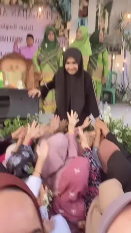 ya Allah, Alhamdulillah bisa bertemu dengan beliau♥️ #umilaila  #ningumilaila  #lewatberanda  #pengajian 