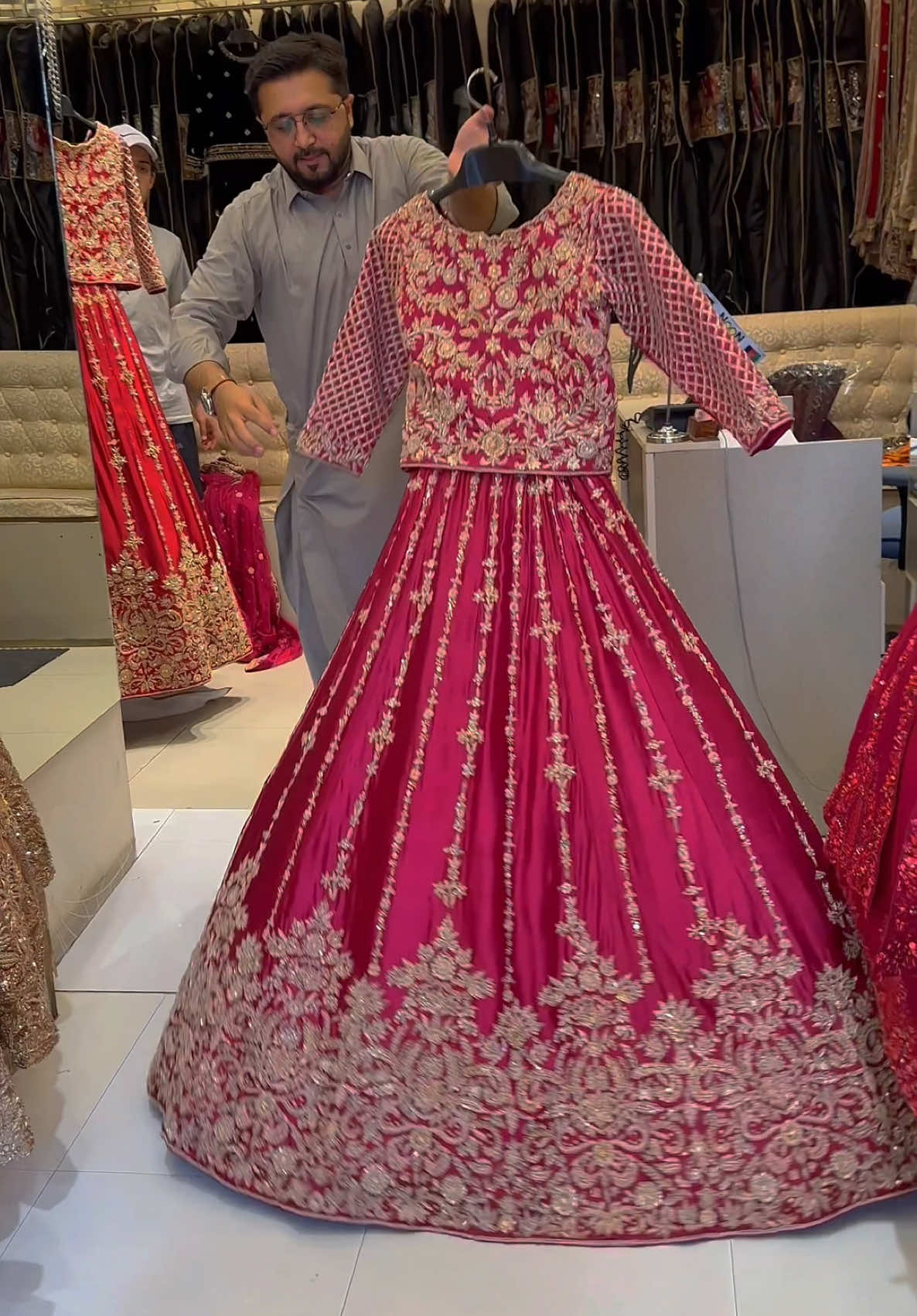 #design #wear #noon_bridal #tiktokbridal #beautifulldesign #lahanga #mahandibride❤️‍ #available #1millionaudition #bridaldesigner #pakistanidesigner 