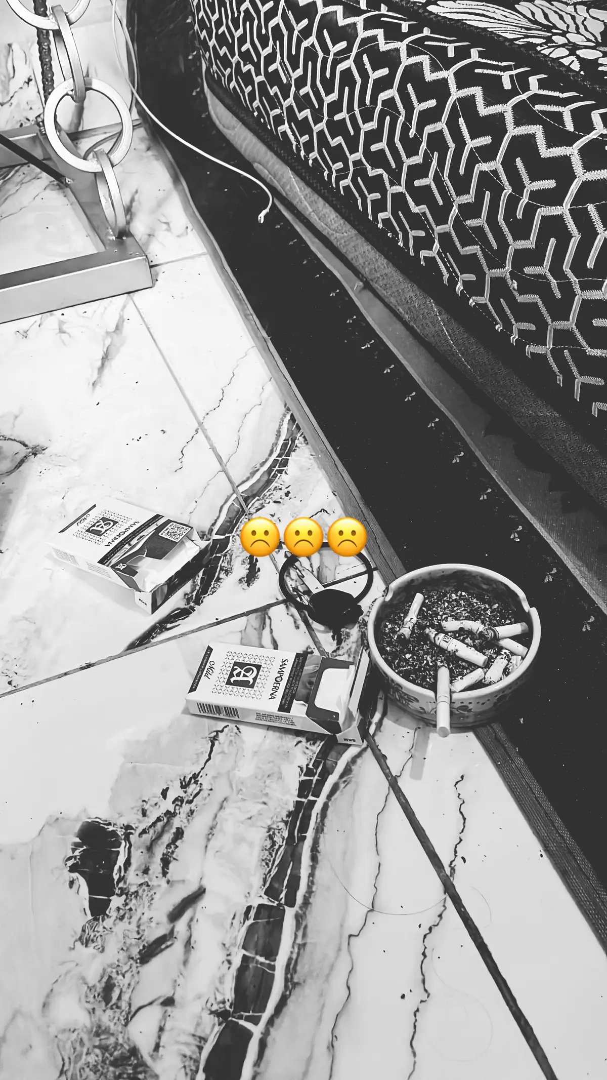 mau sampai kapan ngerasa ga pernah pantes jatuh cinta sama seseorang?