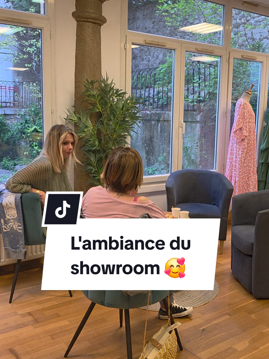Ambiance conviviale, intimiste et chaleureuse... le showroom est ouvert ce samedi après-midi de 14h30 à 18h30 🥰 #boutique #shopping #dresscodegap #gapmaville #gaphautesalpes 