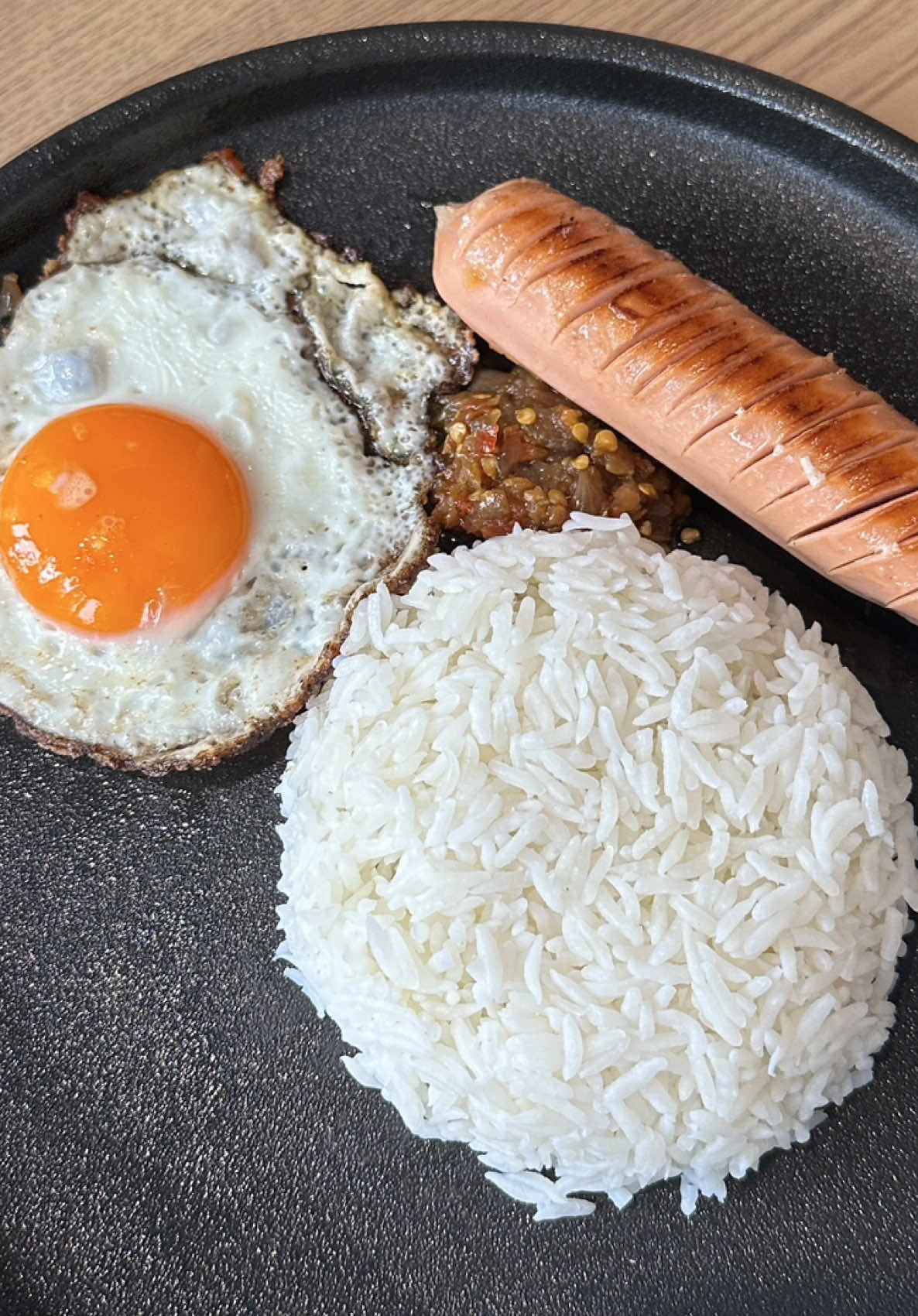 nasilor 🍚🤤 inimah masak sambil merem juga jadi… WKWK cepet, simple, antigagal, nikmat pula. bisa jadi ide sarapan kalo lagi kepepet ato mager! #Nasilor #SarapanPintar 