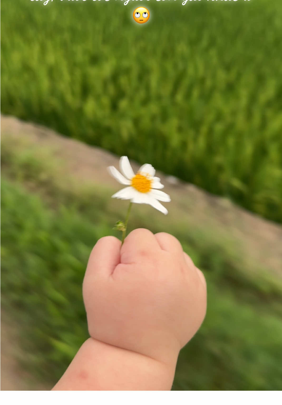 Mẹ em đu trend cho em hơi muộn nè. Từng ngón tay ngón chân đều đáng yêu xỉu lun ấy. Mê đắm mọi khoảnh khắc 🥰🥰🥰 #Gấu #mẹgấu #hanhtrinhlamme♥️ #giadinhgau #cungconkhonlon #embecamhoa 