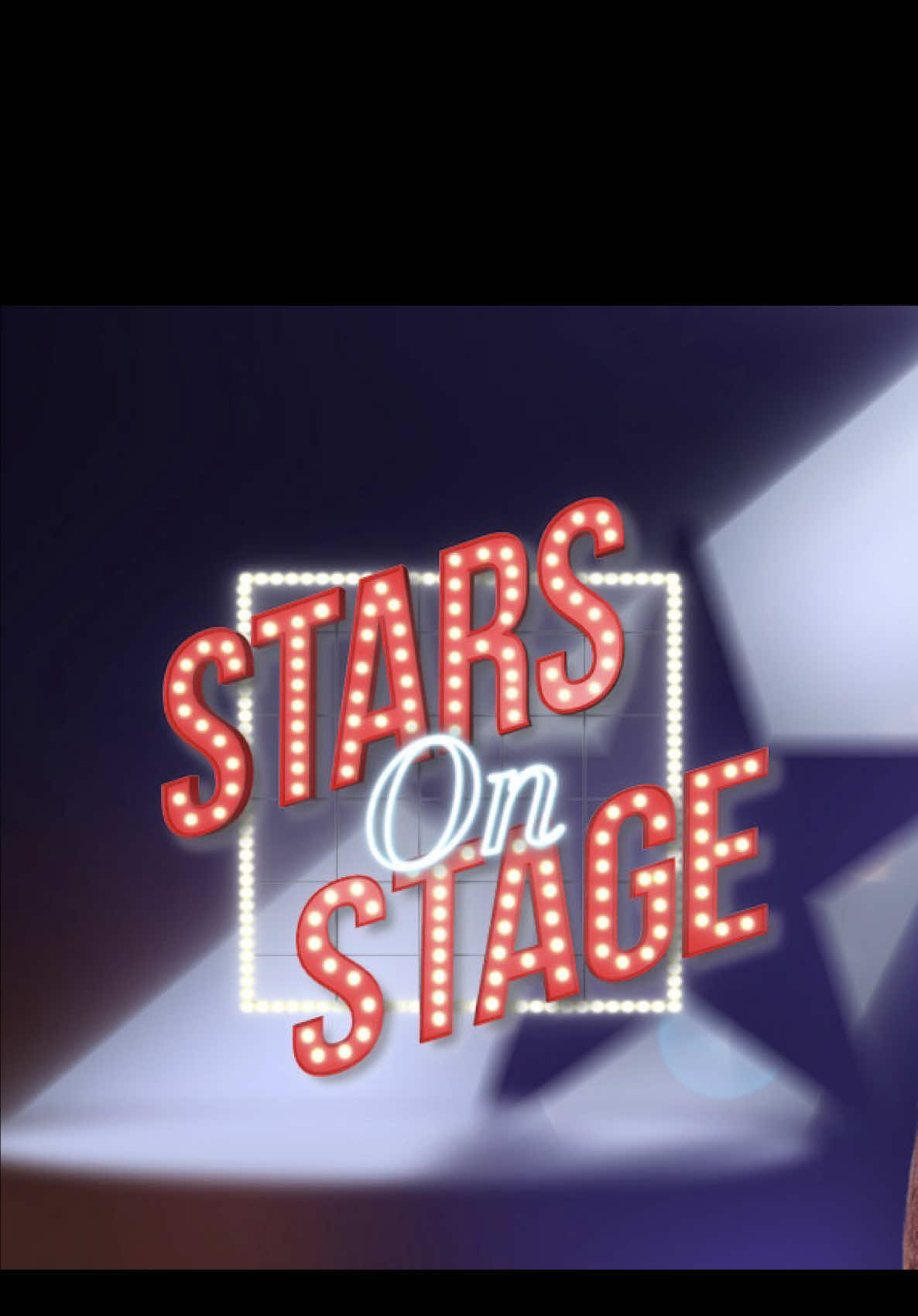 JAAAA!!!! Het is bijna tijd!!!! Want vanaf zaterdag 24 mei ben ik te zien in het tv-programma Stars on Stage 🥹🥹🥹🥹 Jullie weten niet hoeveel dit programma voor mij betekent!! Het programma gaat over het mooie, zware maar bijzondere vak MUSICAL 🎶 En als er één iemand is die van musical houdt dan ben ik het wel!!  Maar omdat ik mijn ziekte heb zit ik tijdens een musical in het publiek in plaats van op het podium!! Ik vind het heerlijk om naar een musical te gaan maar ook doet het een beetje pijn omdat ik me dan af vraag of ik dat ook ooit kan doen. Daarom vind ik het zo’n eer om mee te doen aan Stars on Stage. Ik kan nu namelijk proeven van het musical wereldje!! Ik heb ontzettend genoten en ik hoop dat jullie dat ook gaan doen ❤️  Samen met negen andere fantastische lieve mensen ben ik dit avontuur aangegaan!! En wat hebben we een mooie tijd mogen beleven samen ✨ Dus ga allemaal kijken vanaf zaterdag 24 mei om 20:00 op RTL4 #fy #foryou #fyp #foryoupagе #viral #trend #trending #furdich #furdichseite #furdichpage #voorjou #voorjoupagina #voorjoupage #emmakok #blowthisup #blowthisuptiktok #starsonstage #broadway #broadwaymusicals #broadwaygirls #musicals #musicaltheatre #musicalsongs @RTL @MediaLane Live 