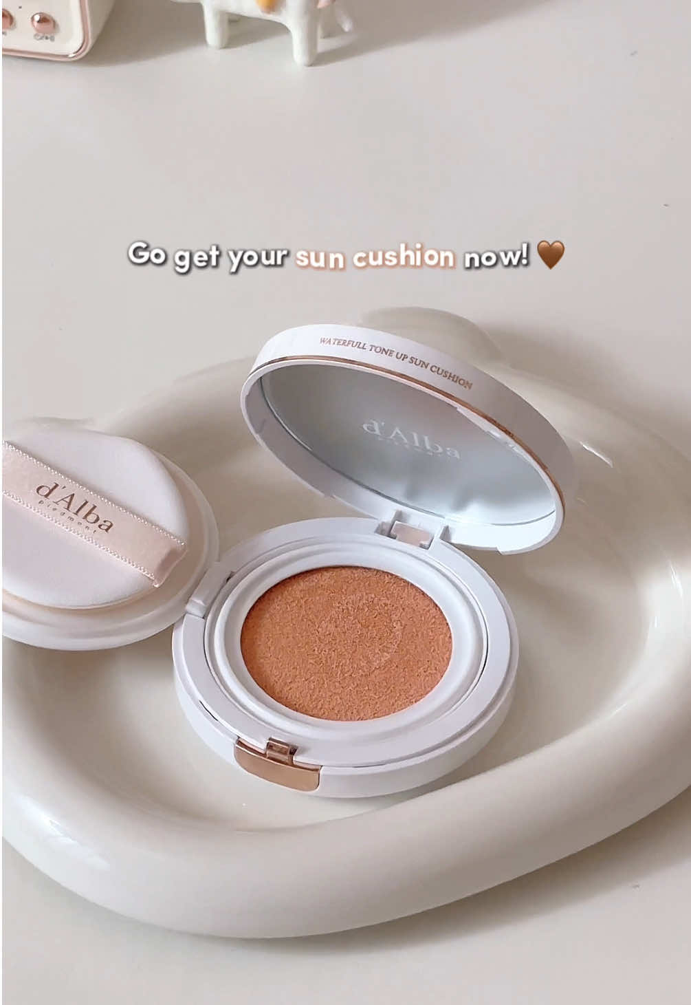 Pernah try sunscreen tapi dalam cushion? Sangat lightweight, tapi still boleh tone up kulit kita and protect dari uv #dalbasuncushion #dalbasunscreen #sunscreencushion #cushionfoundation 