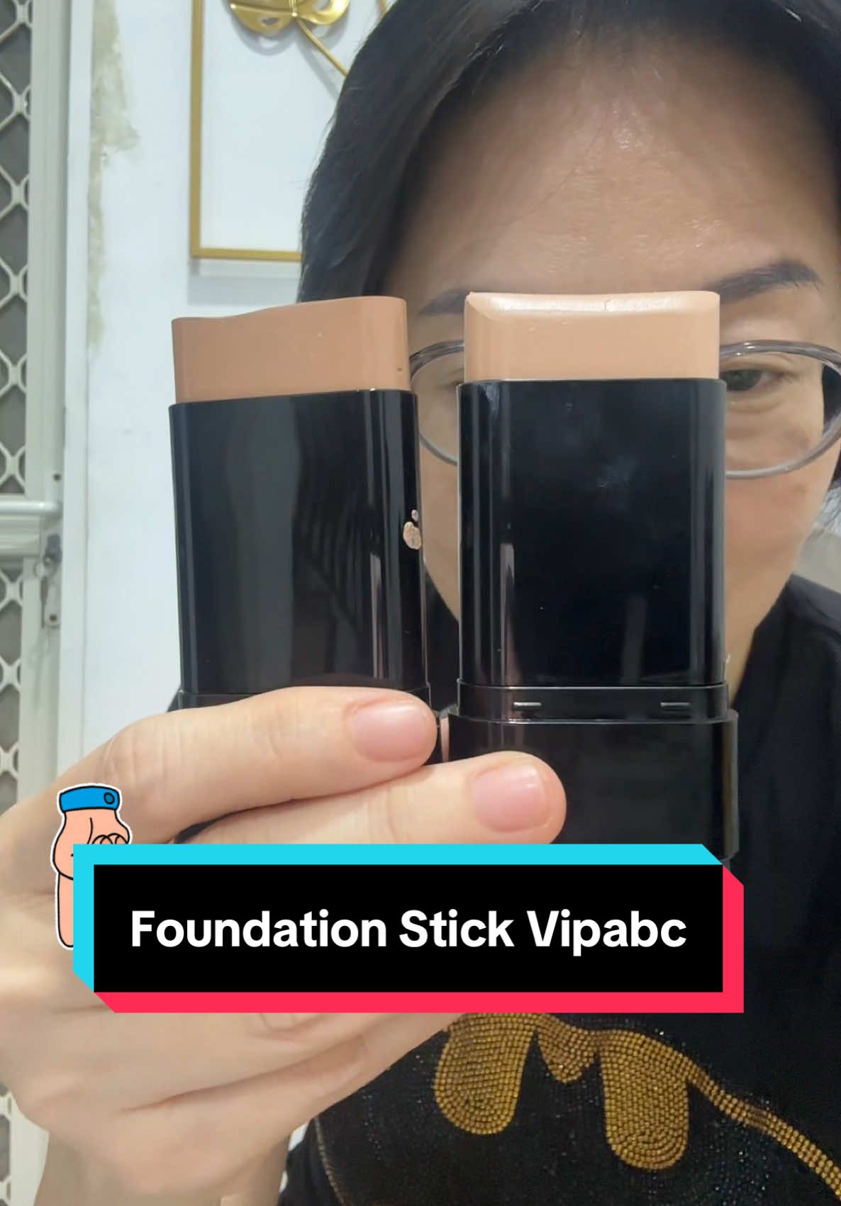 Foundation Stick ini sangat praktis dipakai karena sdh lengkap dgn Brushnya. Foundation stick ini ada 2 warna Ivory dan Natural Beige. Dan sdh SPF 50+. #foundation #foundationstick #foundationstickandbrush #foundationvipabc