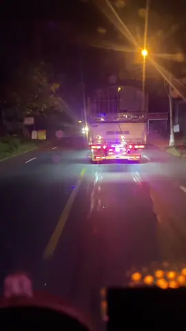 Sương mù bao phủ đường đi. Bình minh dậy sớm, xuân thì đã qua. Còn đâu đuổi bướm hái hoa. Chỉ còn bươn trải bôn ba sự đời...#taixedeptrai🥰🥰 #cầntho65 #cáttường65 #khoanguyễn65 #khoasiper65 #xebôngmiềntây65 #xetráicâymiềntây #taixetiktok 