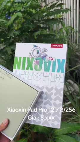 Lenovo Xiaoxin Pad Pro 2025 ram 8/256 máy màu xanh mạ non  Fullbox đẹp 99% Rom Quốc Tế full TV -Màn hình: IPS LCD, 1 tỷ màu, 144Hz, Dolby Vision;   12.7 inches, 2.9K (1840 x 2944 pixels) to bự  -Âm thanh: 4 loa ngoài Dolby Atmos bass mạnh mẽ -CPU: Mediatek Dimensity 8300 (4 nm); 8 nhân game ngon nghẻ -Pin: 10200 mAh; Sạc nhanh 45W kèm theo Tầm tiền này thì nó đỉnh của đỉnh rồi Giá : 5.xxx 