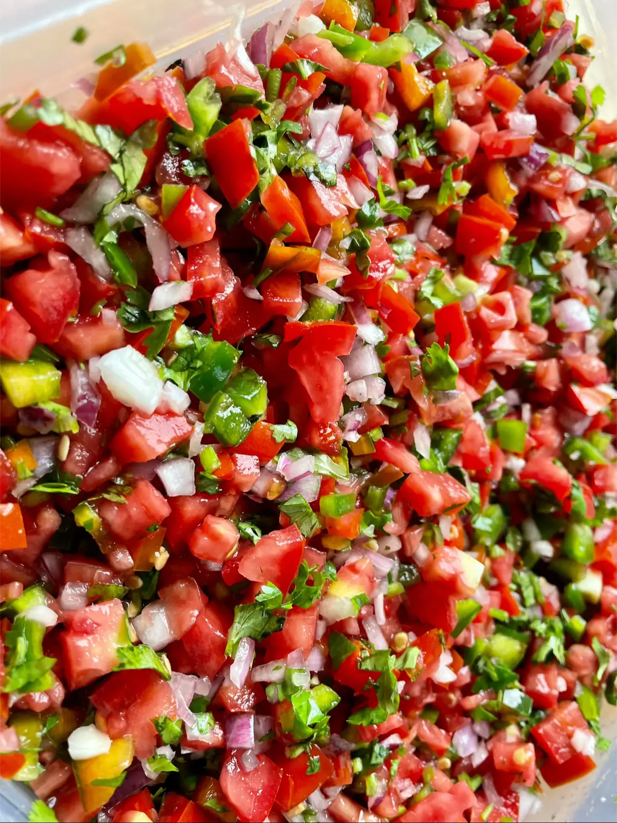 Guys! What’s stopping you from having some colour??#salad #salsa #kachumbari #tiktok #tiktokuganda #kampala #foryoupage❤️❤️ #fyp 