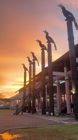 Menikmati senja di rumah Radakng Pontianak  #pontianak #radakng #dayak 