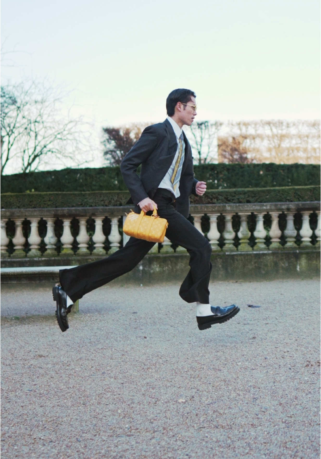 🏃🏻normalizing casual laps around Paris in #LouisVuitton  #matchcut #cinematic 