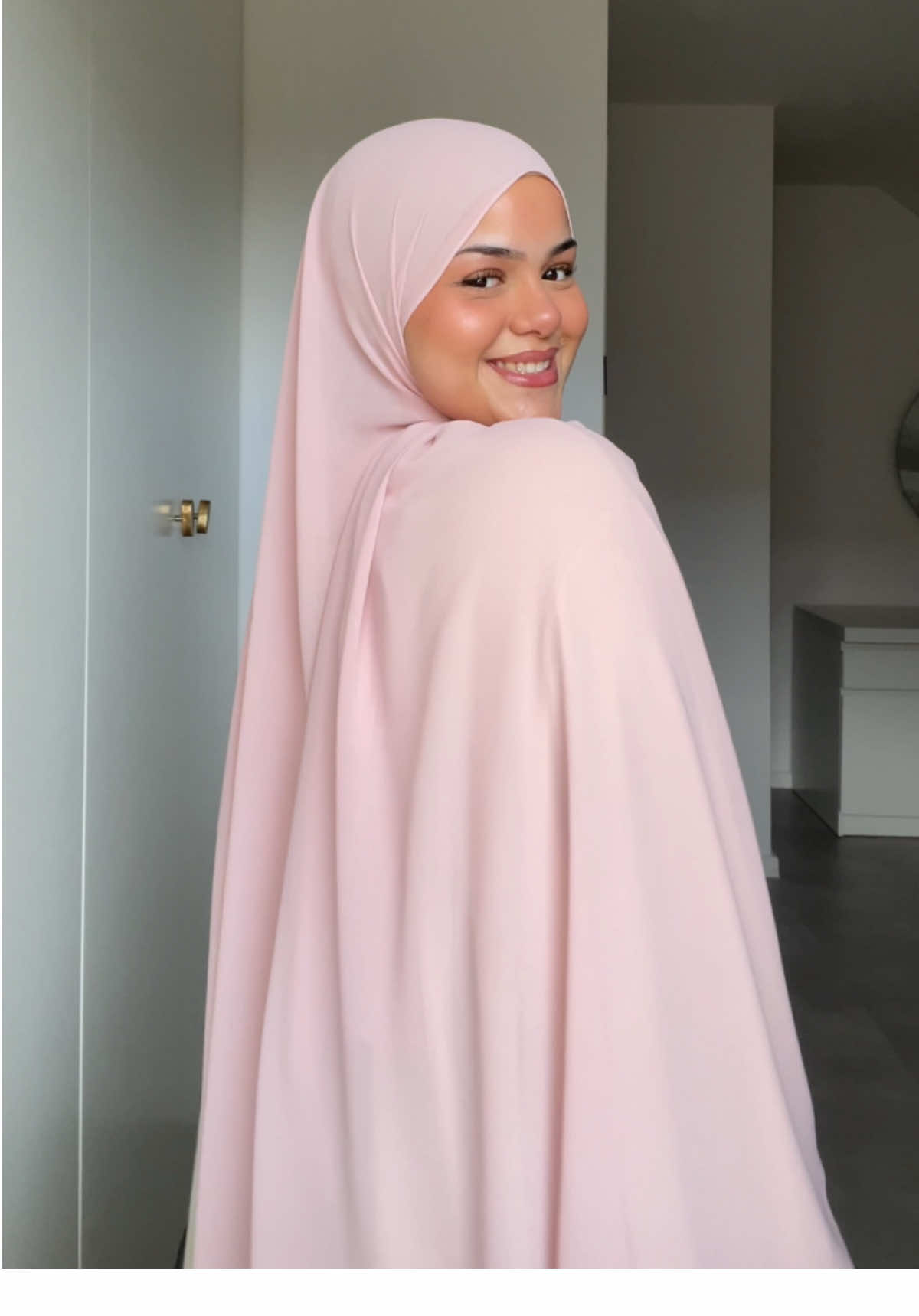 Diese wunderschönen Chiffon Hijabs findet ihr bei @LAMAARI 🤍 #chiffon #hijabstyle #hijabi #viral_video #fyp 