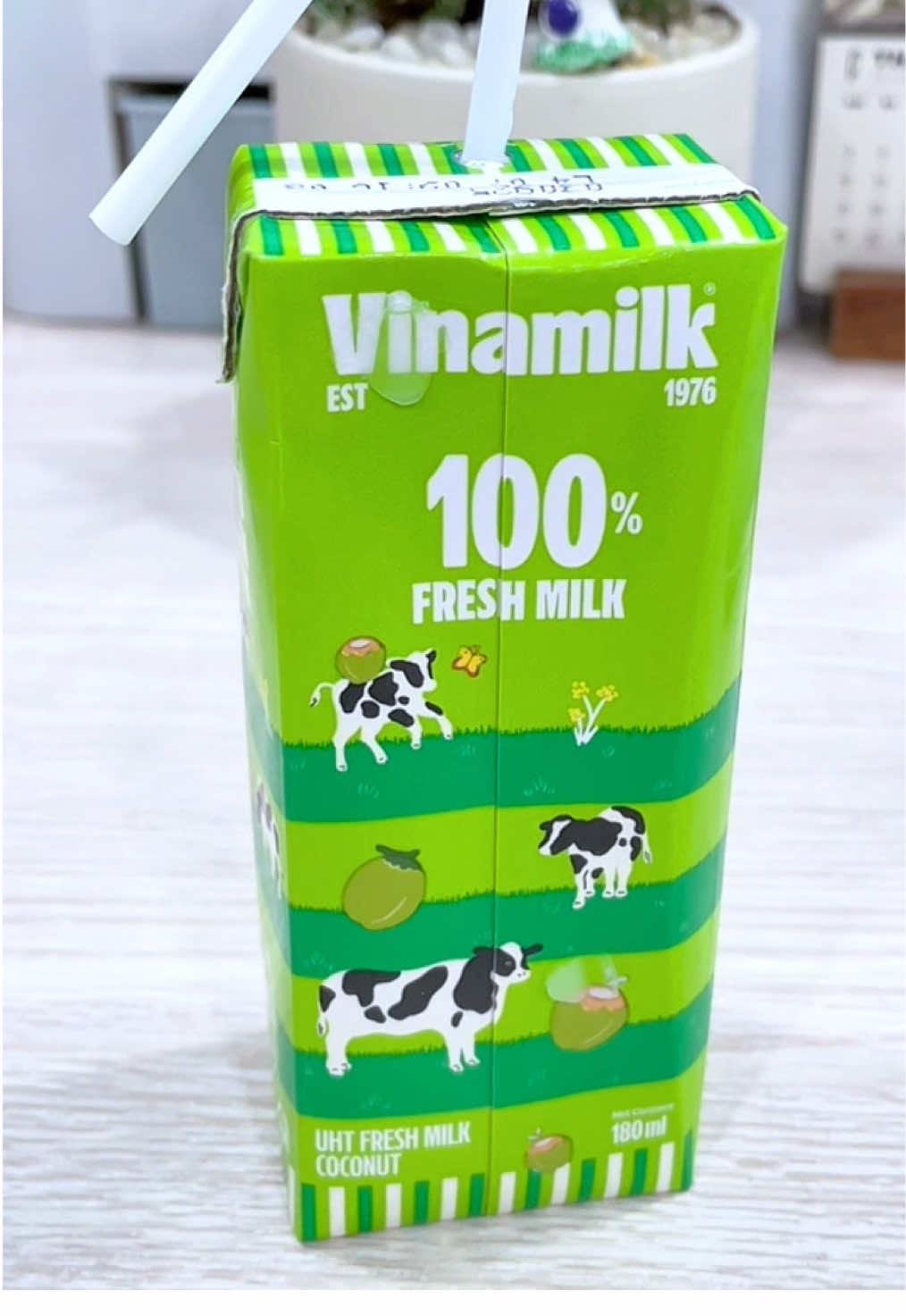 Lâu lâu tui đổi gió uống thử vị dừa của #vinamilk mà ai dè ngon thiệc nè mấy ní ơi. Tui để dưới góc trái video nhó ❤️ #suavinamilk #vidua #sua #nguyenchat #tiktokshop #alicechan 