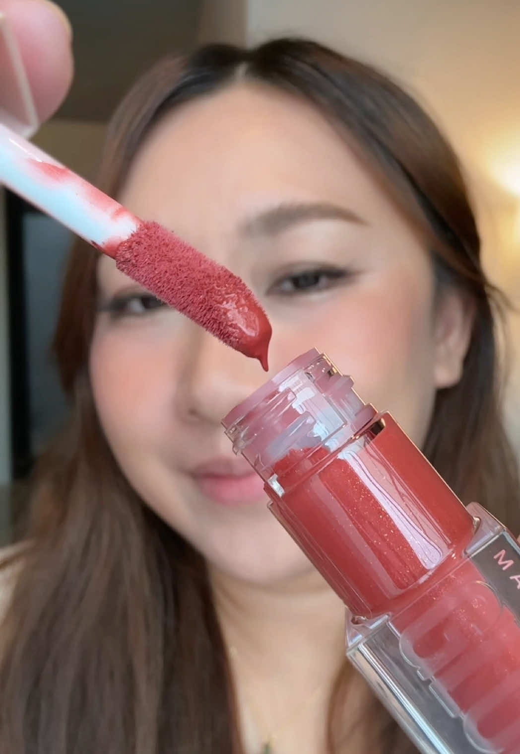 อยากให้กลอสซี่อีกสักนิด #รีวิวบิวตี้ #รีวิวลิปสติก #maybelline #liftergloss 
