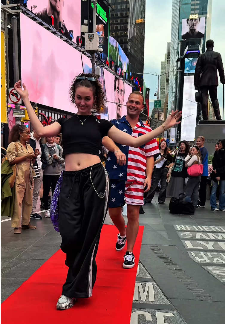 Carpet magic - turns guests to stars💫 #RedCarpetBoy 