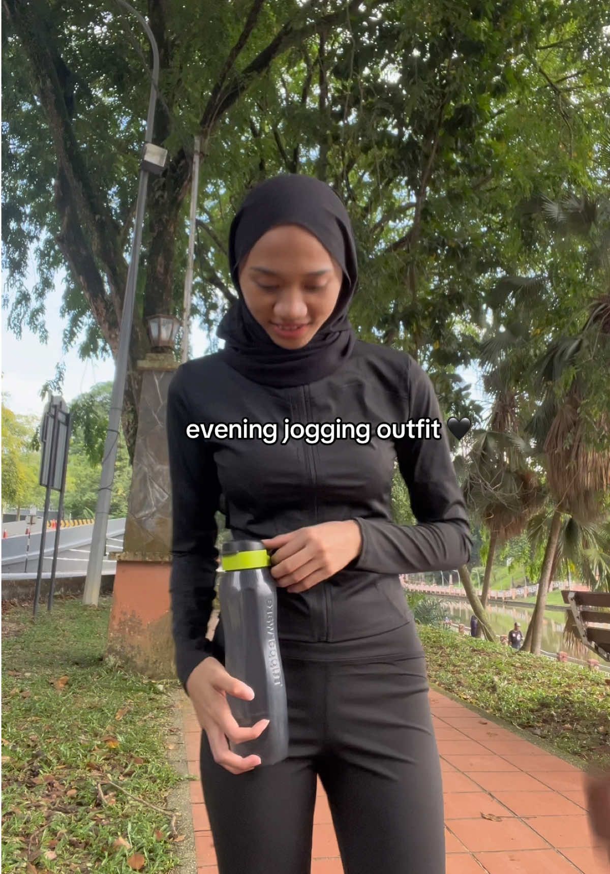 top ni boleh bawak pergi gym, running, hiking, yoga semuaalah #sportjacket  h:168 bb:48 size L